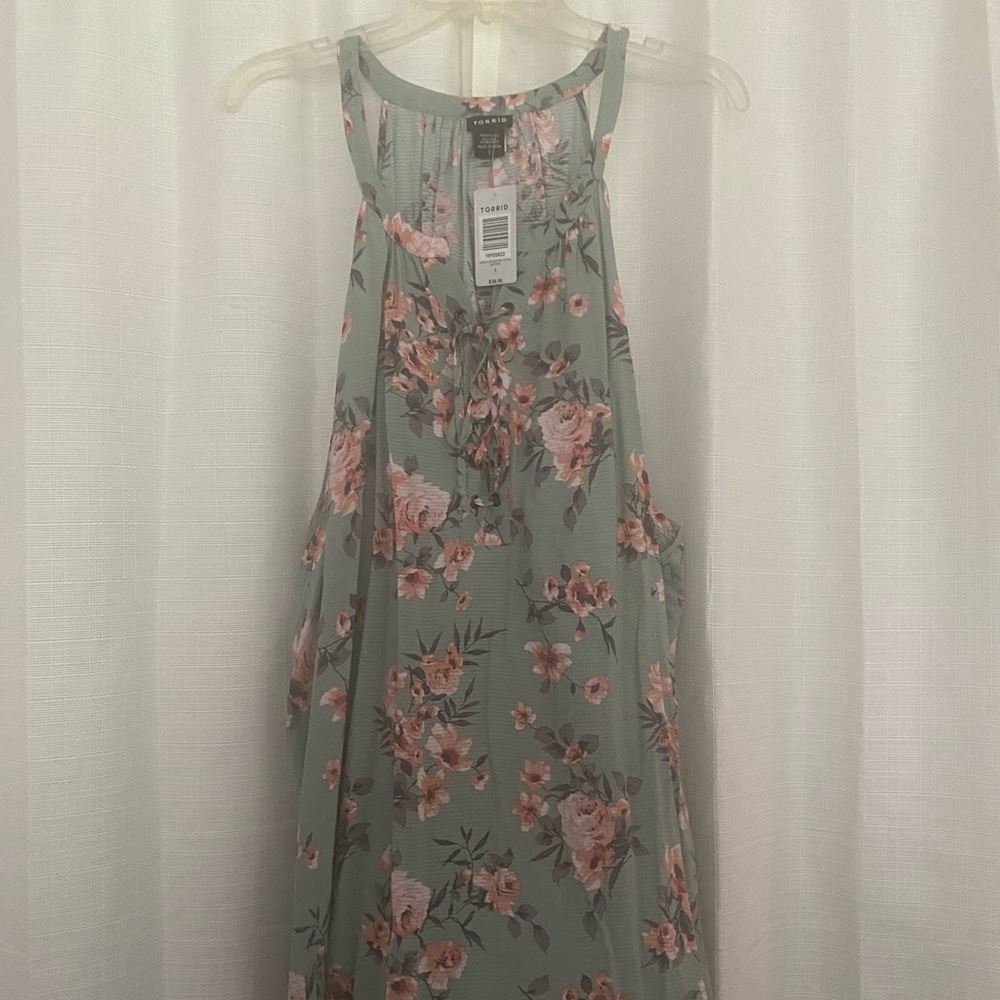 Floral tie up blouse. Very light weight and flowey.